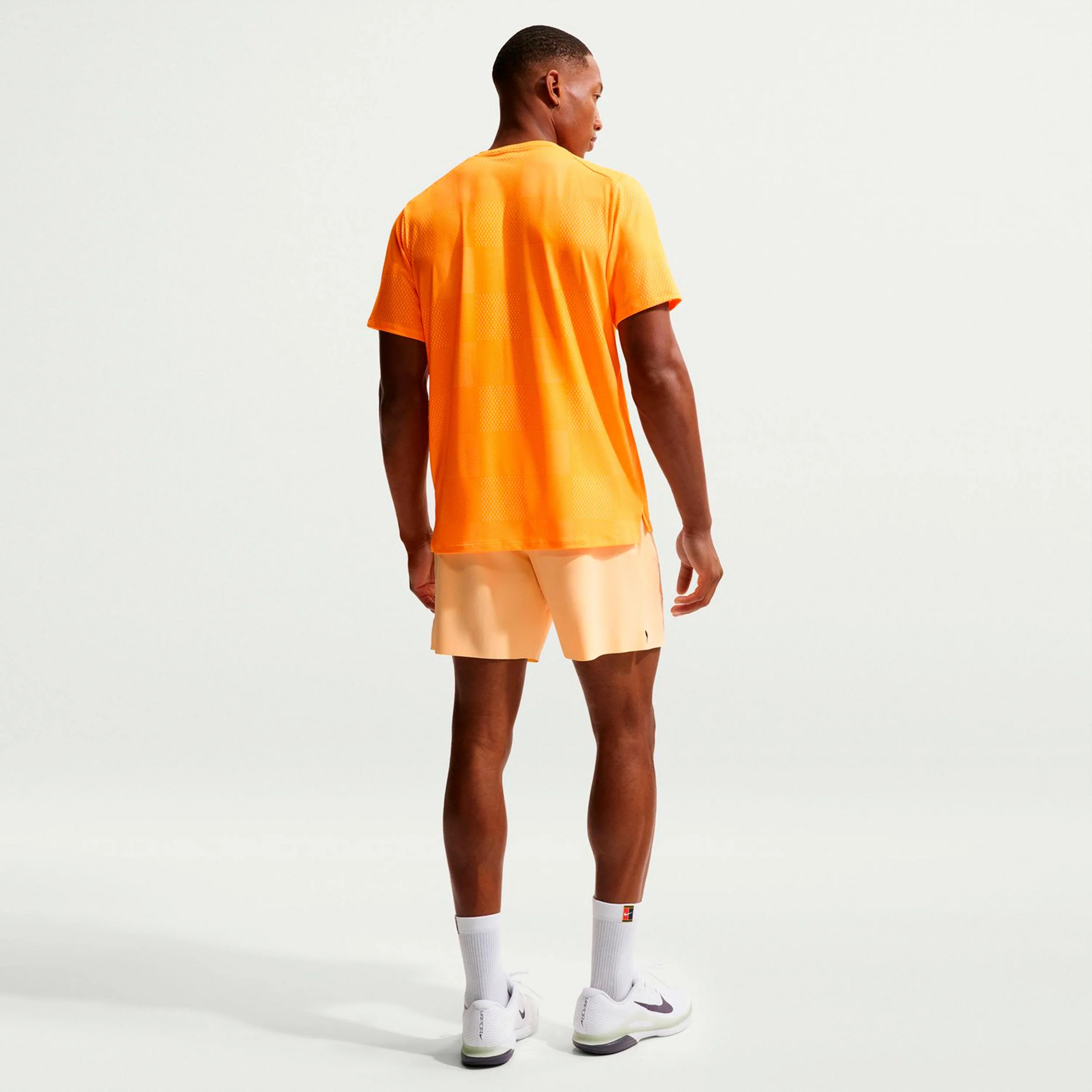 Carlos Alcaraz Court Dri-FIT Advantage 6in Shorts Hommes-jaune - Image 3